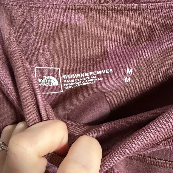 The North Face Women’s Pink Camo Pocket Leggings Size Medium Athletic Workout - Picture 2 of 4